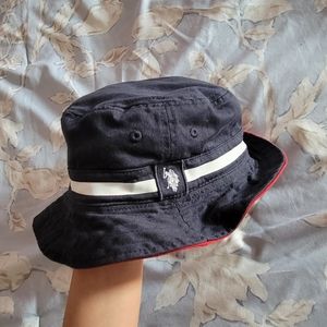 Reversible bucket hat